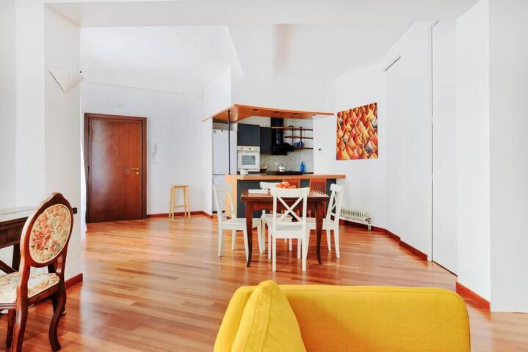 Pagano & Cenacolo Bright Apartment Милан Экстерьер фото